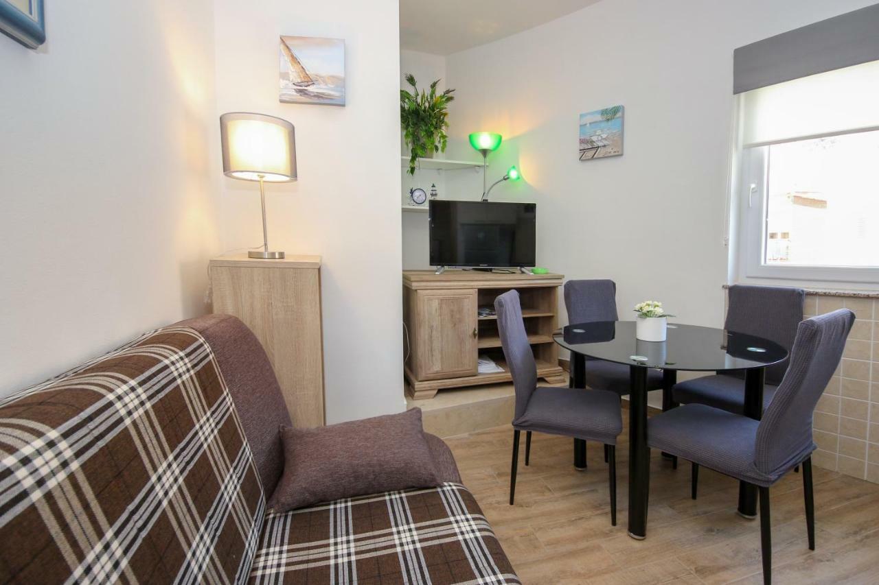 Apartment Polic Sibenik Bagian luar foto