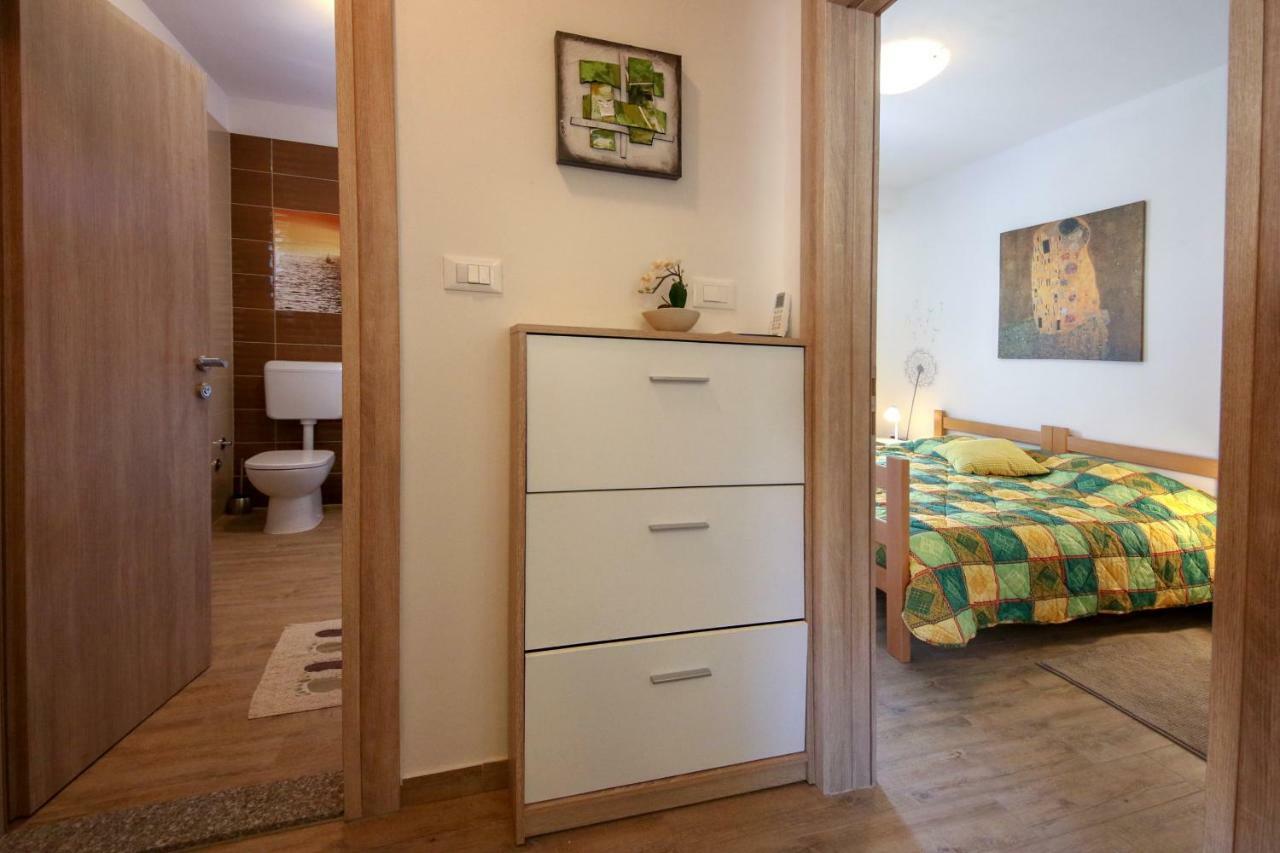 Apartment Polic Sibenik Bagian luar foto