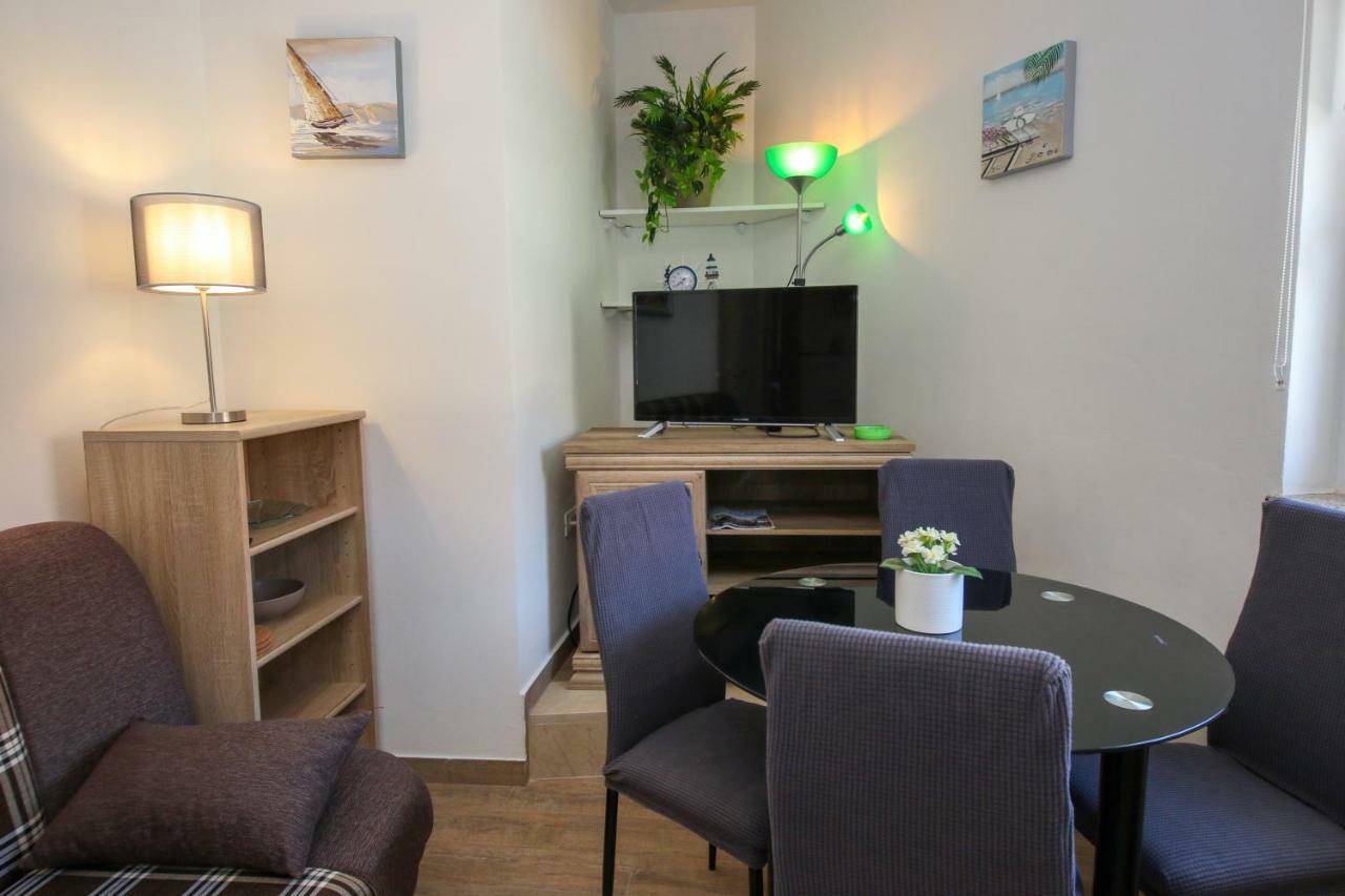 Apartment Polic Sibenik Bagian luar foto